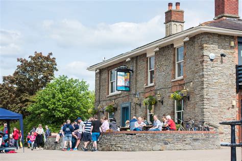 THE COTTAGE INN .